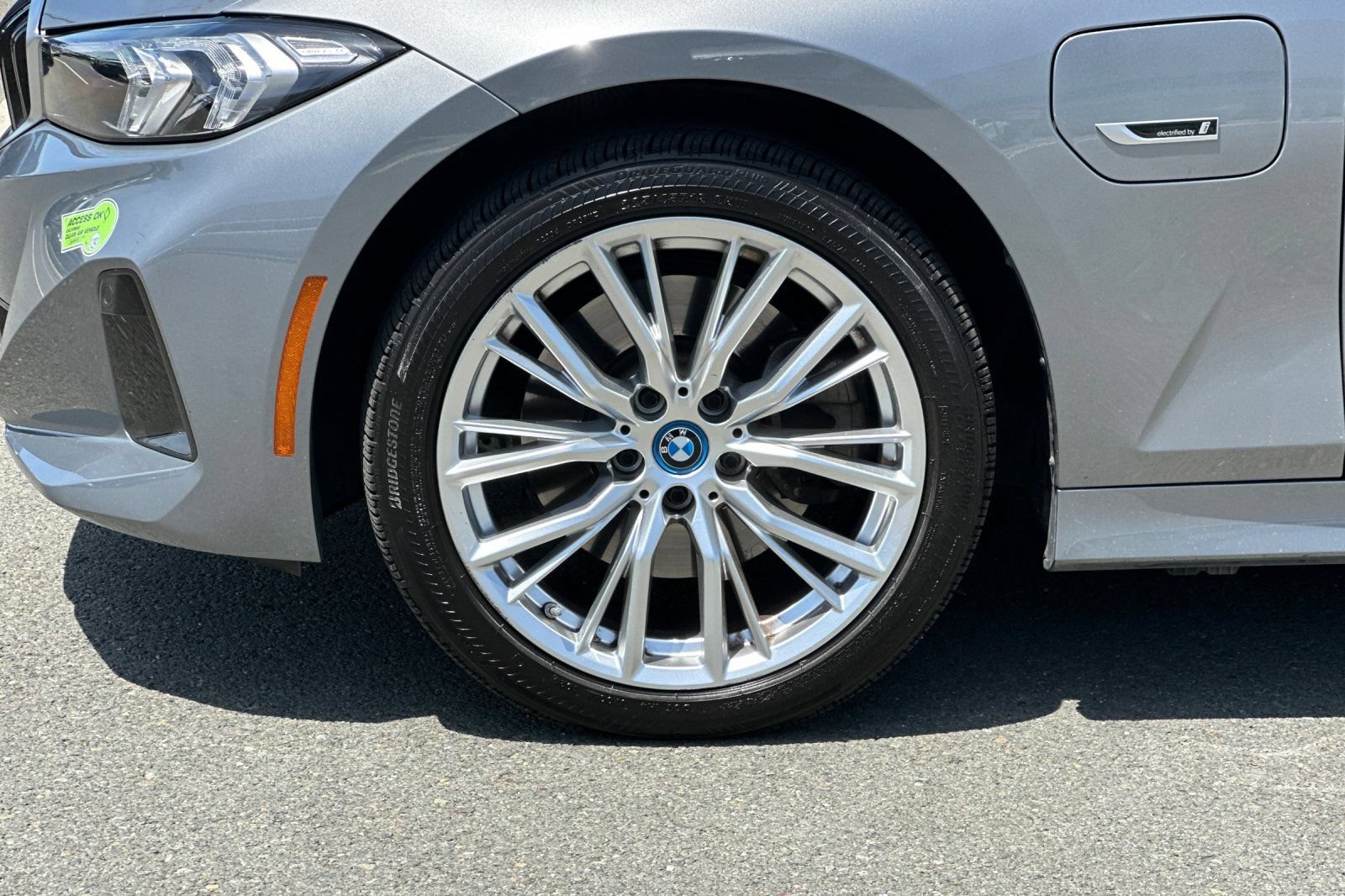 Used 2023 BMW 330e xDrive w/ Driving Assistance Package AWD/4WD image 25