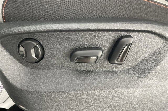 Used 2025 Volkswagen Atlas Peak Edition SE image 35