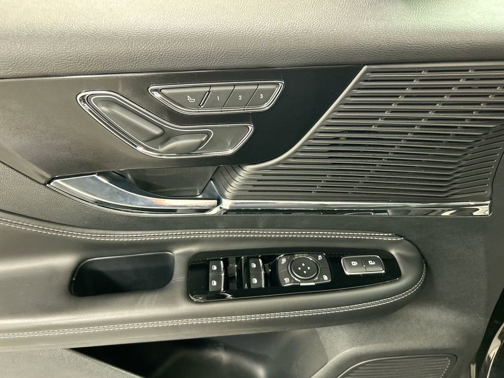 Used 2022 Lincoln Corsair AWD w/ Equipment Group 101A image 11