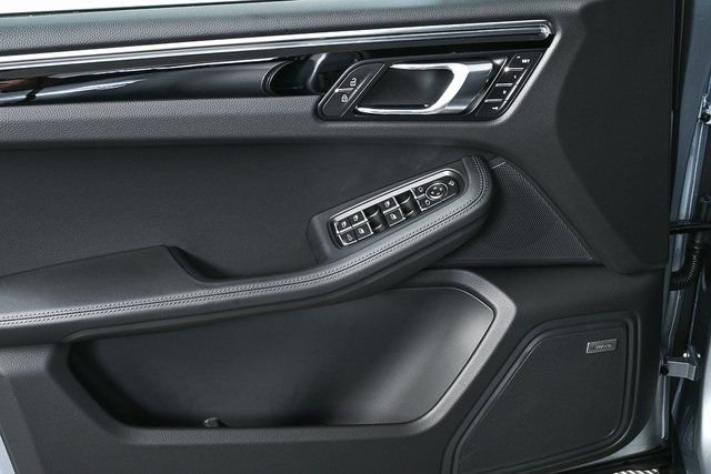 Certified 2026 Porsche Macan AWD/4WD image 6