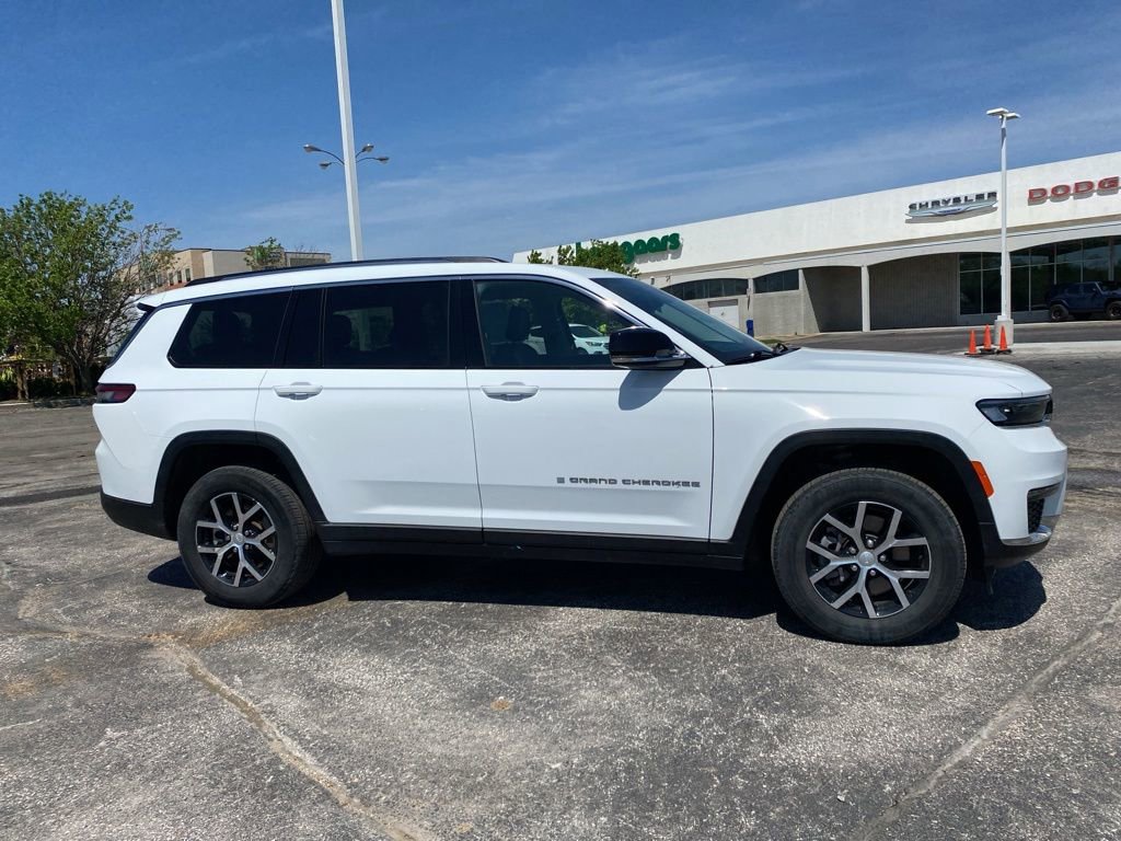 Used 2023 Jeep Grand Cherokee L Limited AWD/4WD image 6
