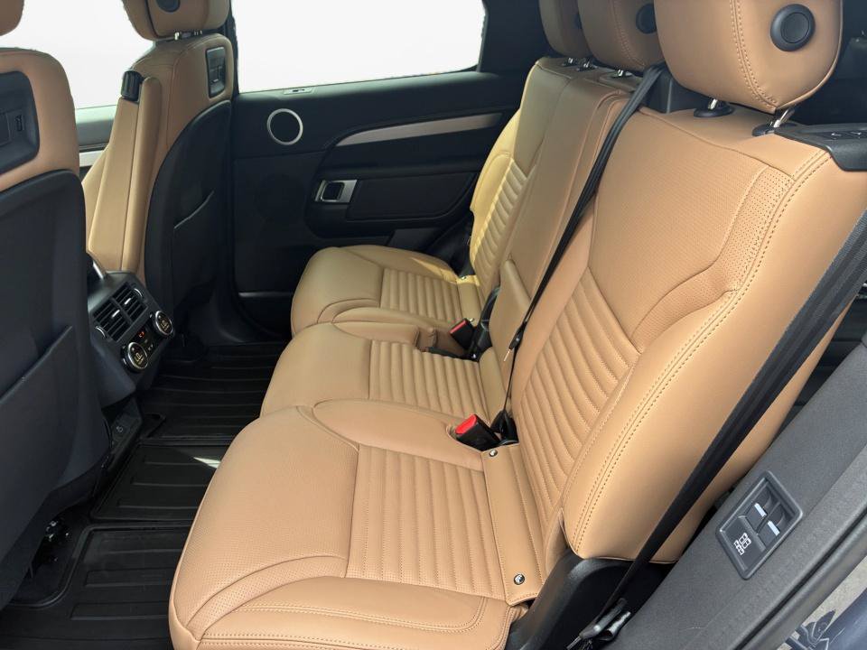 New 2026 Land Rover Discovery Limited Edition AWD/4WD image 13
