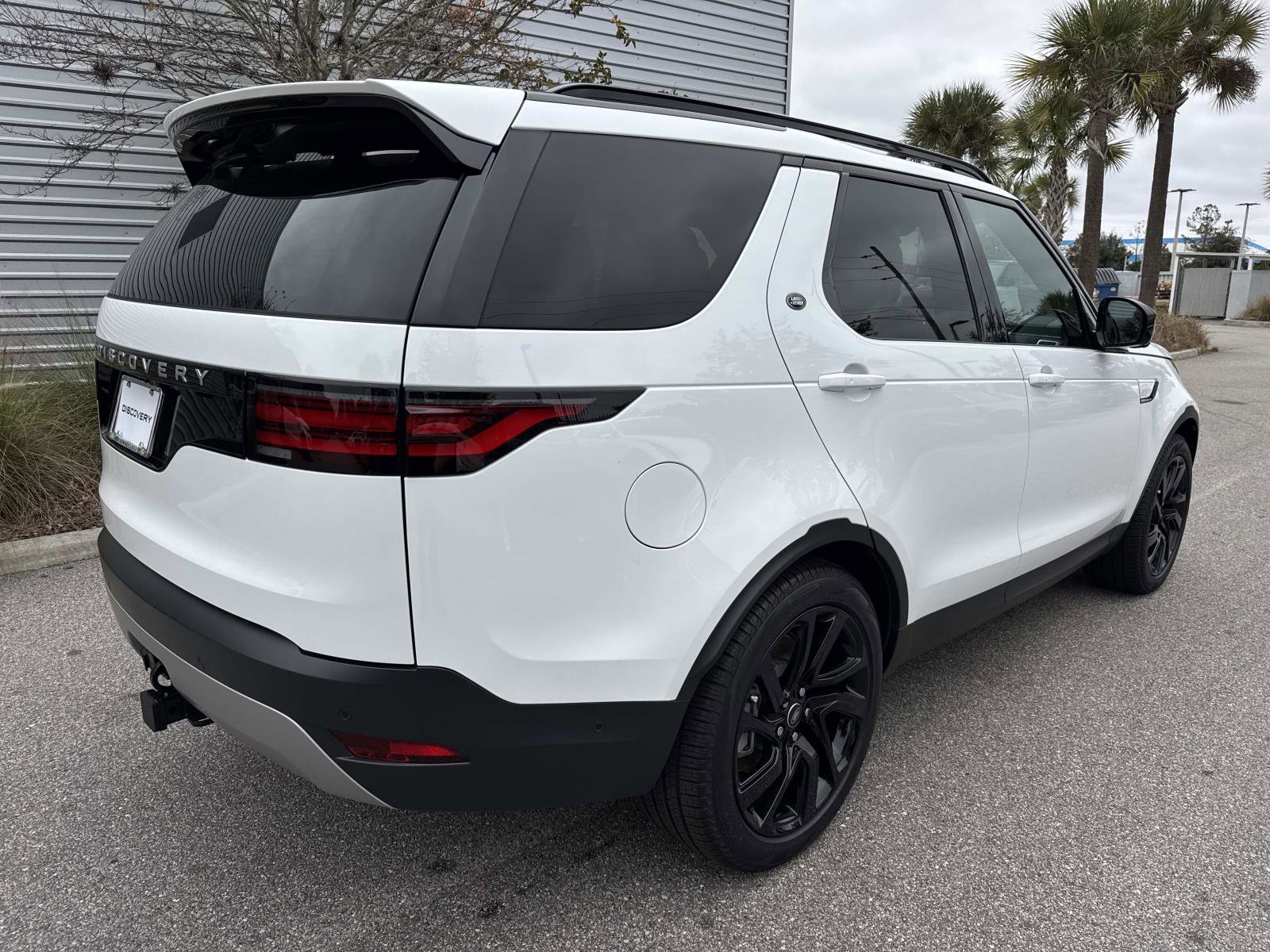 Used 2025 Land Rover Discovery S AWD/4WD image 6