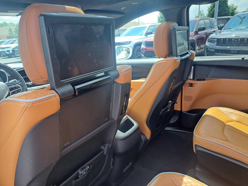 Certified 2022 Chrysler Pacifica Pinnacle FWD image 33