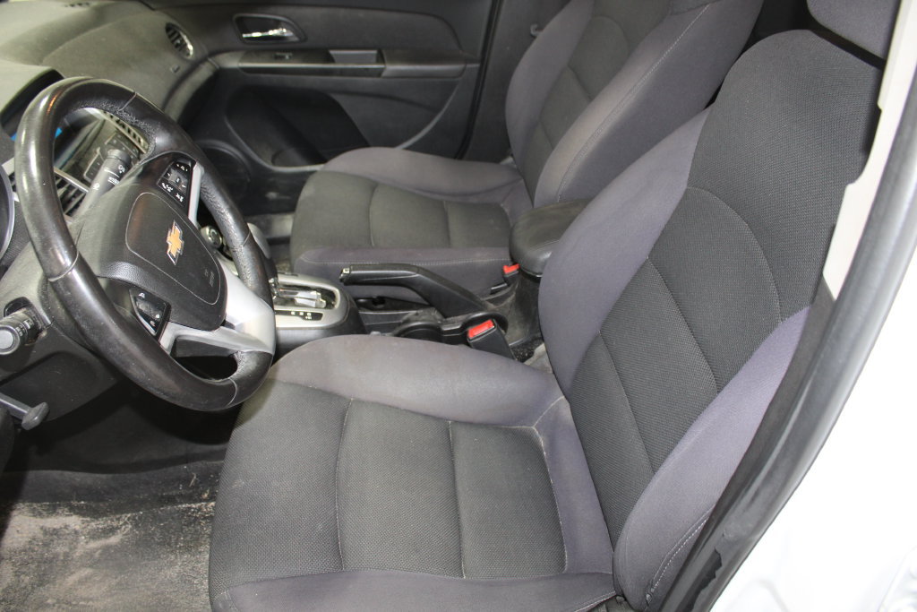 Used 2014 Chevrolet Cruze LT FWD image 30