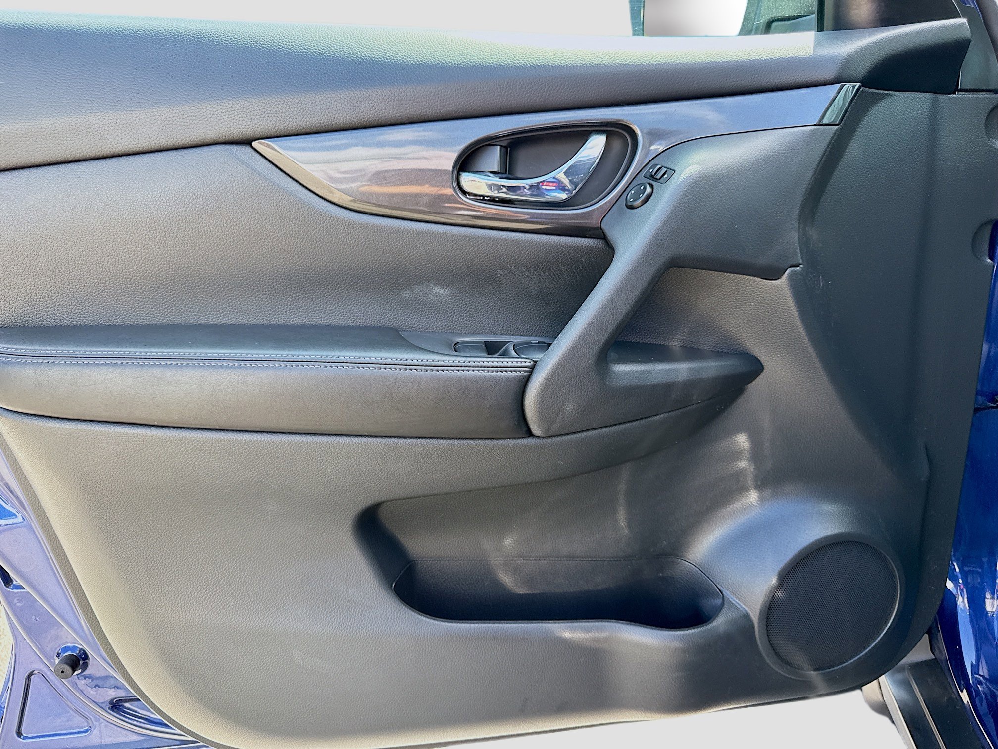 Used 2017 Nissan Rogue SV FWD image 21