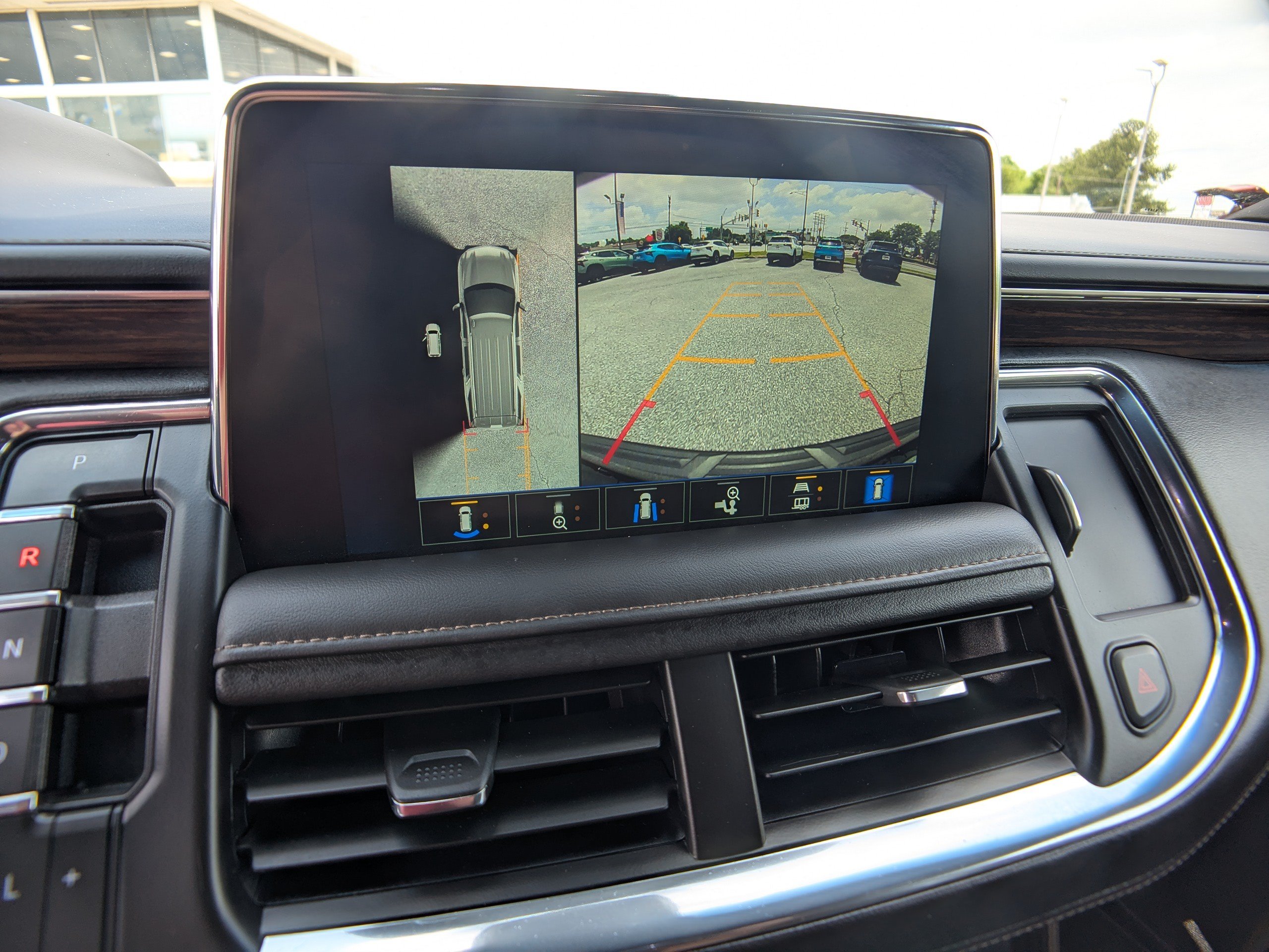 Used 2024 Chevrolet Tahoe High Country AWD/4WD image 22
