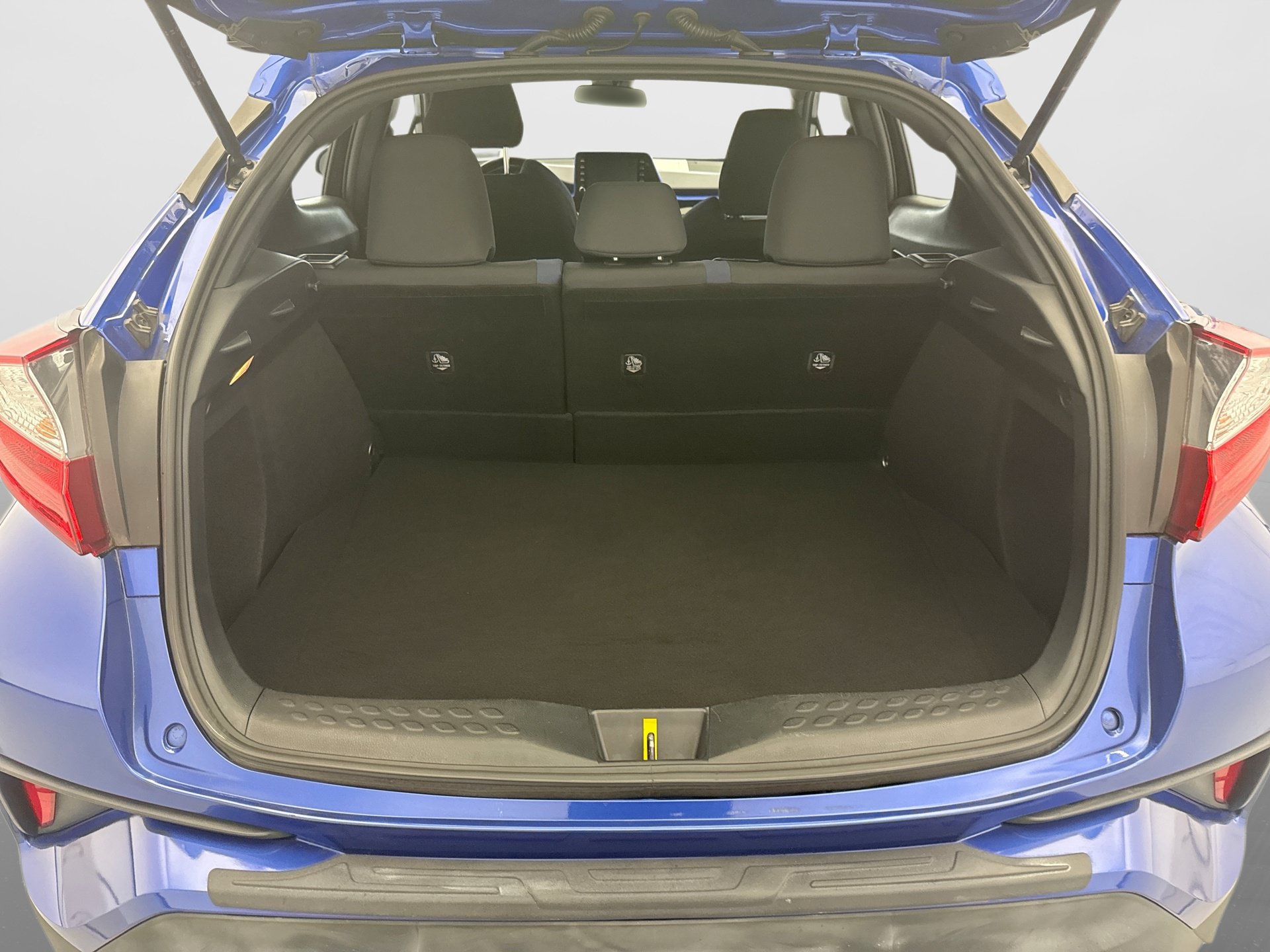 Used 2021 Toyota C-HR XLE FWD image 18