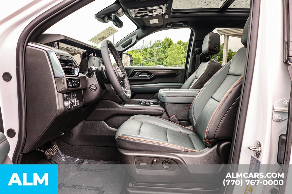 Used 2025 GMC Yukon XL AT4 w/ AT4 Premium Package AWD/4WD image 18