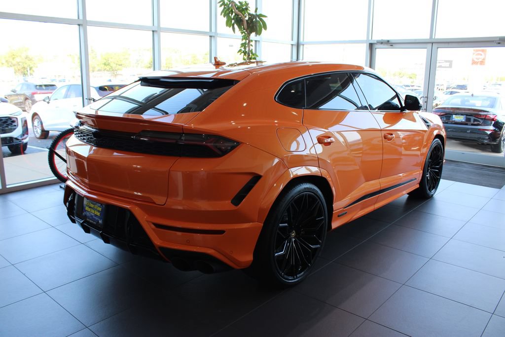 Used 2025 Lamborghini Urus SE AWD/4WD image 5