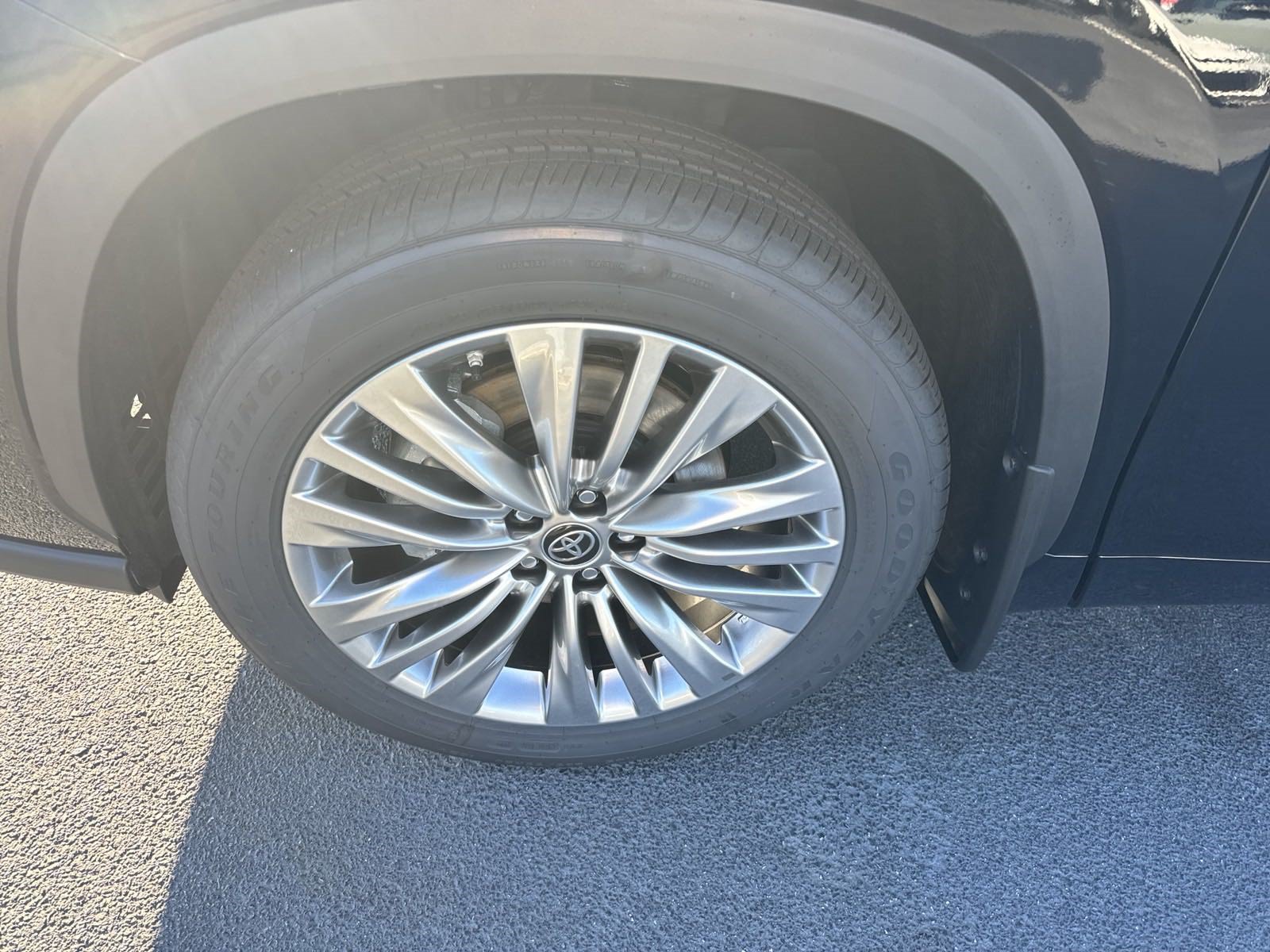 New 2025 Toyota Highlander Platinum AWD/4WD image 9