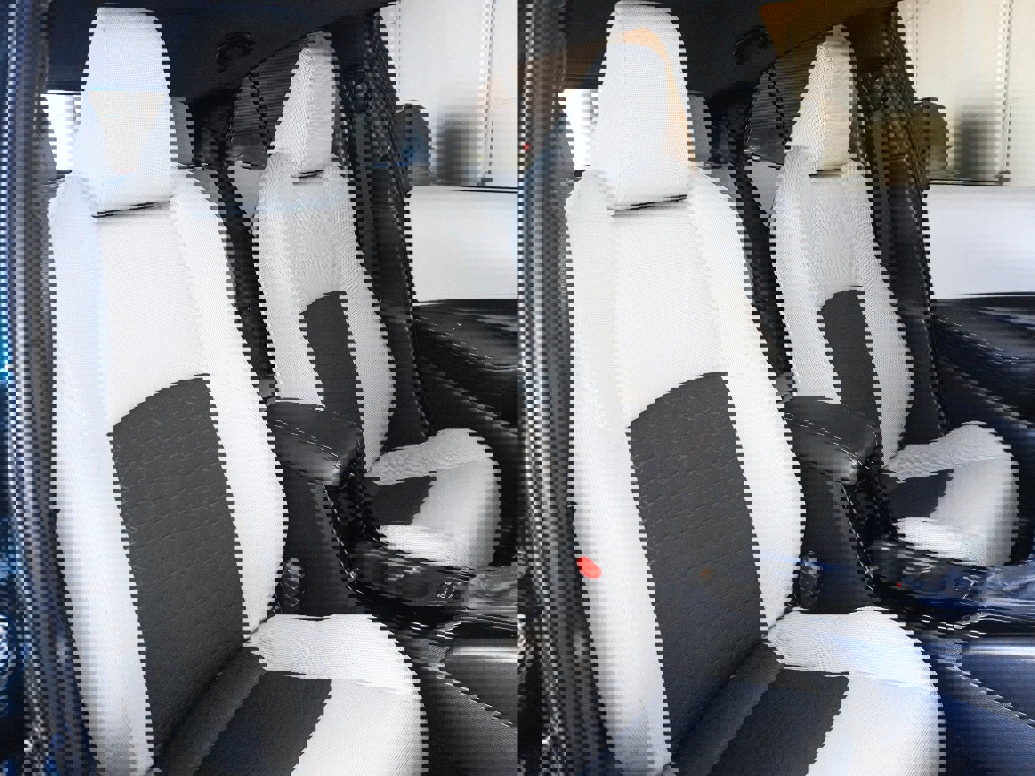 Used 2022 Toyota Corolla SE image 39