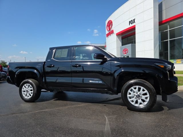 Used 2026 Toyota Tacoma SR5 AWD/4WD image 1