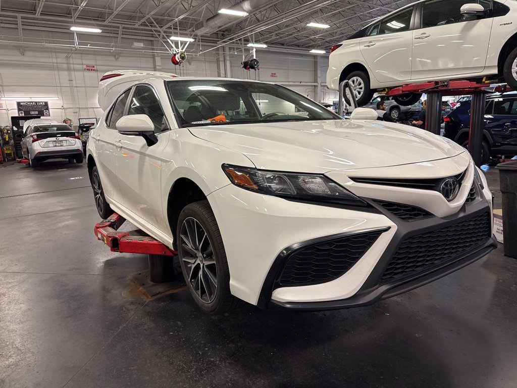 Used 2023 Toyota Camry SE image 1
