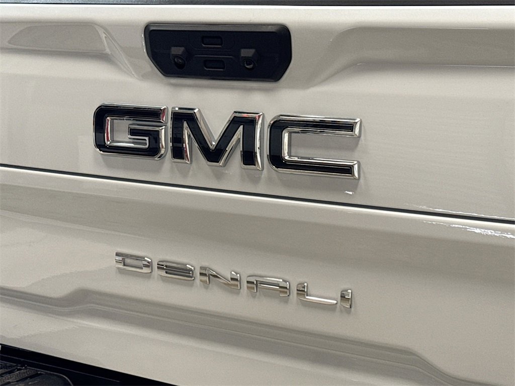 New 2026 GMC Sierra 3500 Denali Ultimate w/ LPO, Black Badging Package image 18