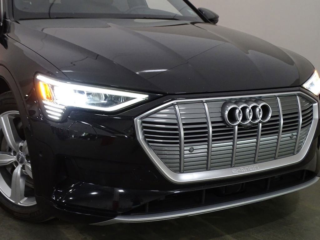 Used 2019 Audi e-tron Prestige w/ Prestige Package AWD/4WD image 44