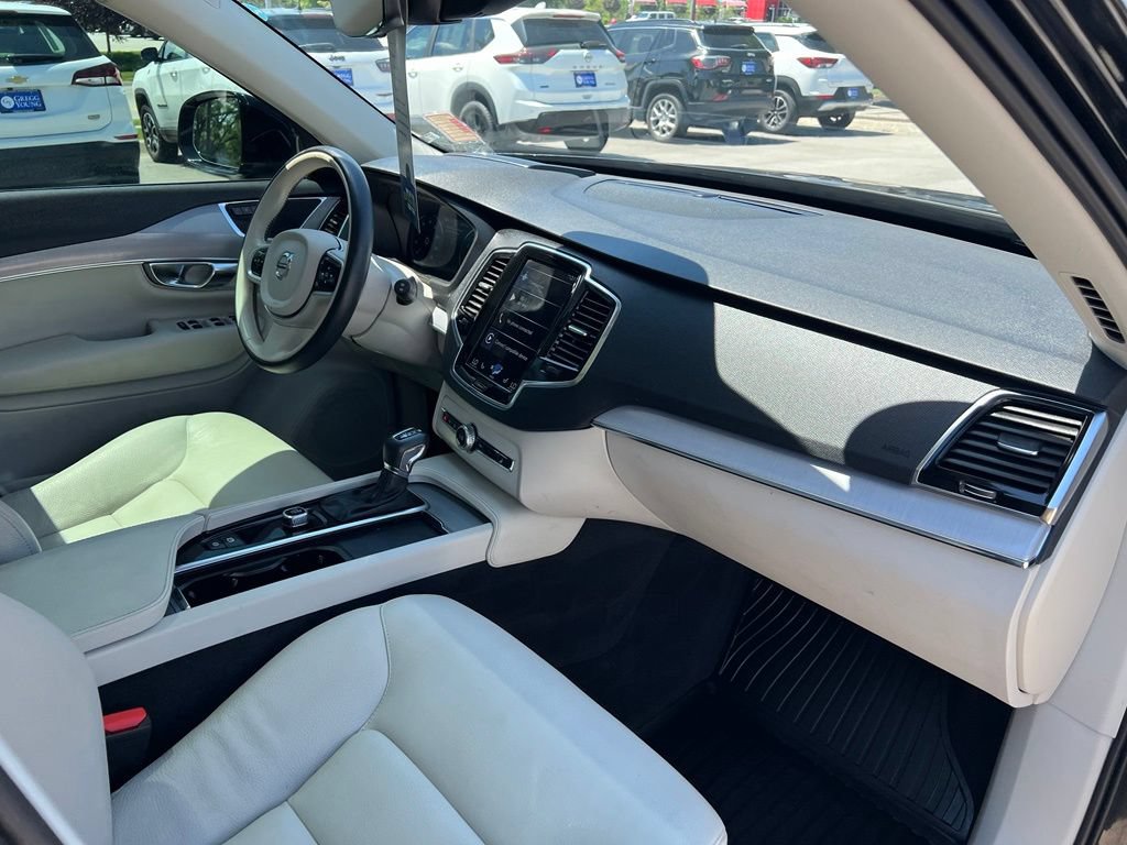 Used 2022 Volvo XC90 T5 Momentum w/ Advanced Package AWD/4WD image 34