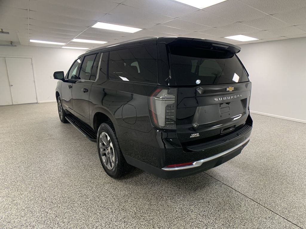 Used 2025 Chevrolet Suburban LT w/ Comfort Package AWD/4WD image 6