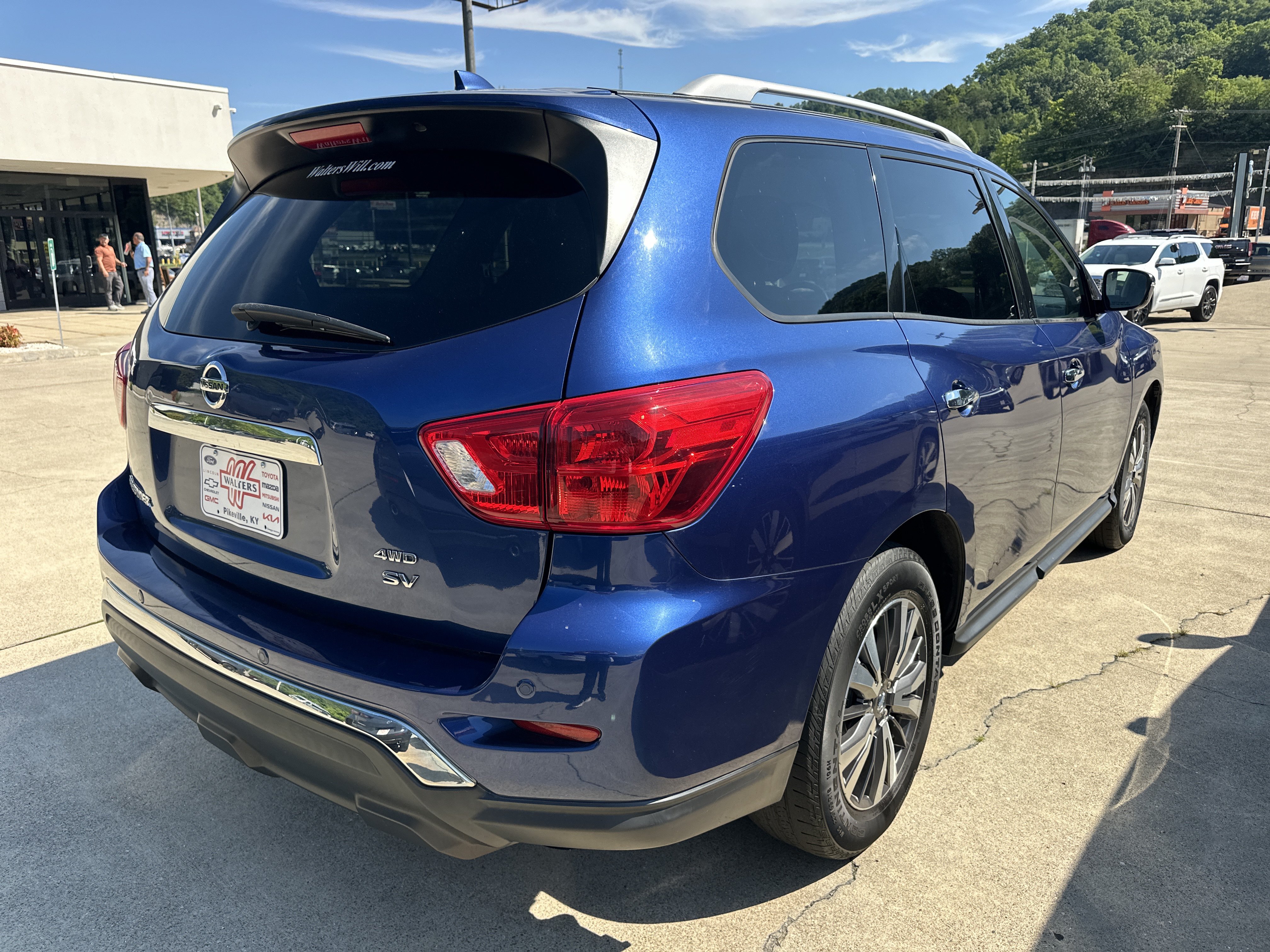 Used 2019 Nissan Pathfinder SV AWD/4WD image 2
