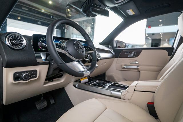 New 2026 Mercedes-Benz GLB 250 4MATIC image 4