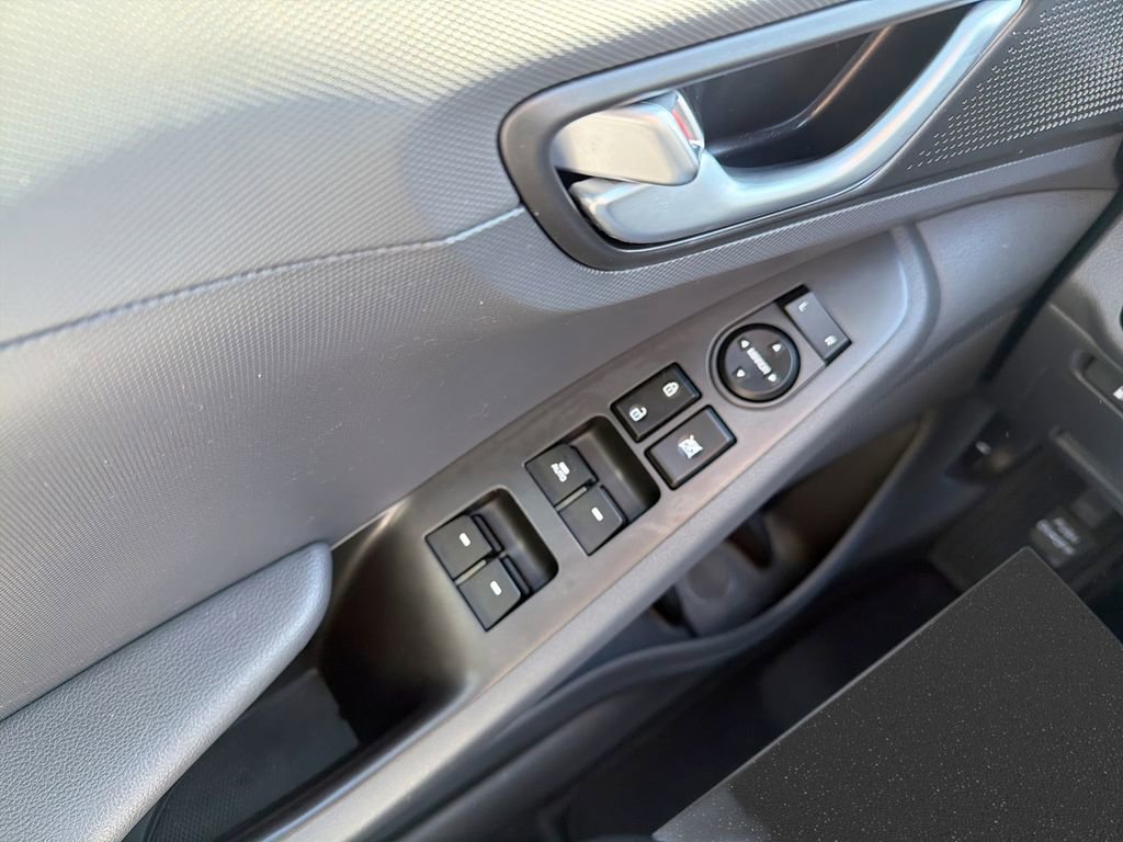 Used 2019 Hyundai Ioniq SEL image 18