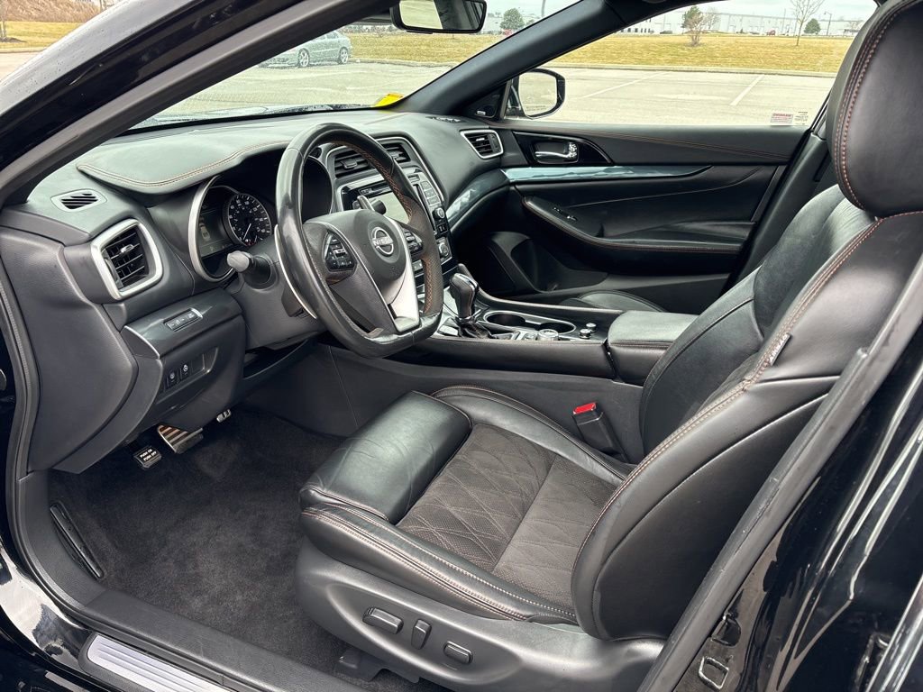 Used 2023 Nissan Maxima SR w/ Sport Mat Group image 6