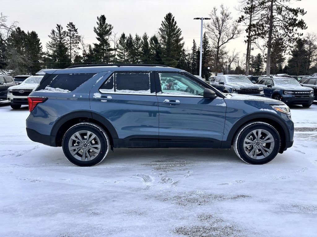 New 2026 Ford Explorer Active w/ Active Comfort Package image 2