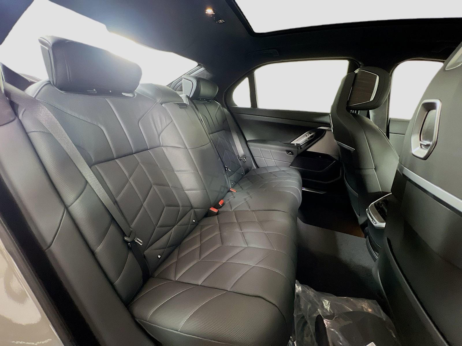 New 2025 BMW i7 xDrive60 AWD/4WD image 29