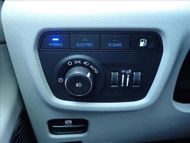 Used 2022 Jeep Grand Cherokee Summit w/ Advanced Protech Group IV AWD/4WD image 24