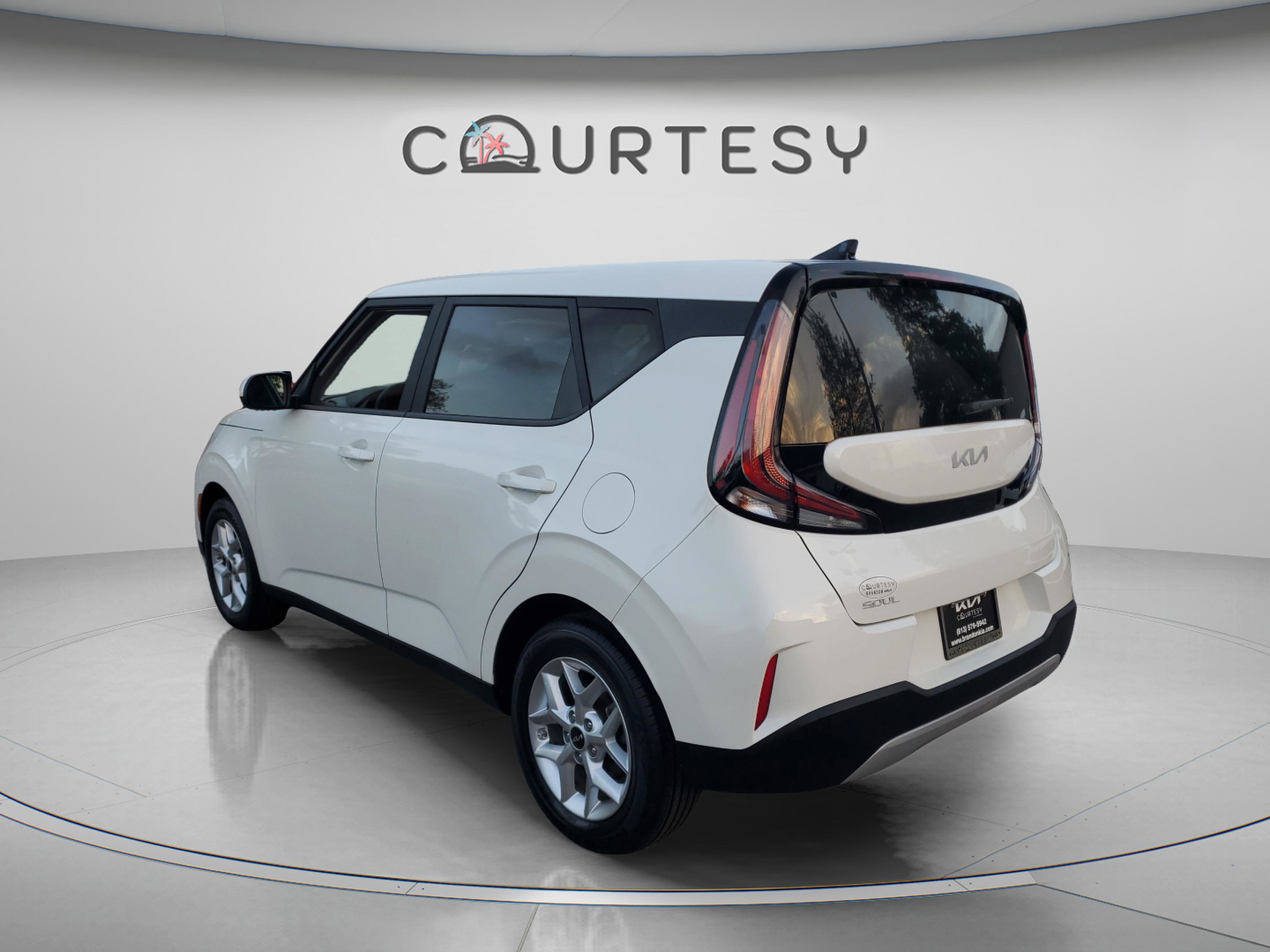 Certified 2023 Kia Soul LX w/ LX Technology Package image 2