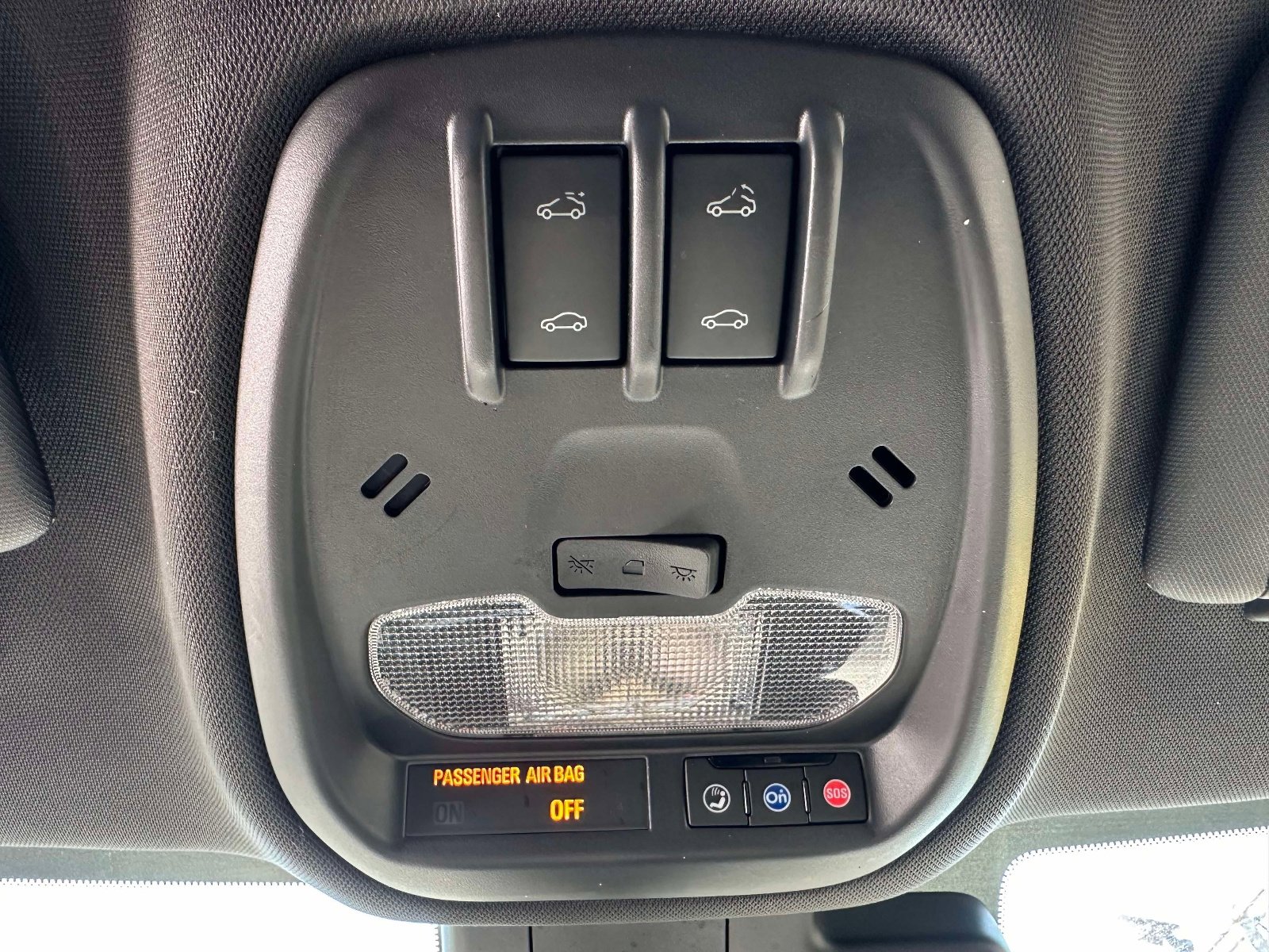 Used 2024 Chevrolet Trax RS w/ Sunroof Package FWD image 34