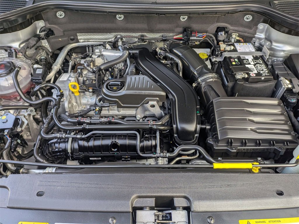 Used 2025 Volkswagen Taos SE image 36