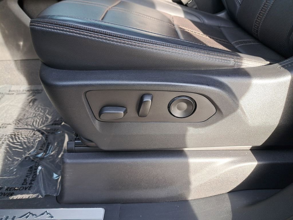 Used 2022 Chevrolet Silverado 1500 High Country w/ Z71 Off-Road Package AWD/4WD image 35