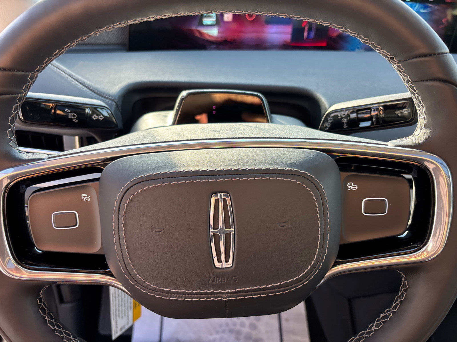 New 2026 Lincoln Navigator L Reserve AWD/4WD image 15