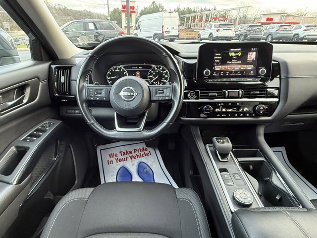 Certified 2024 Nissan Pathfinder SV image 23