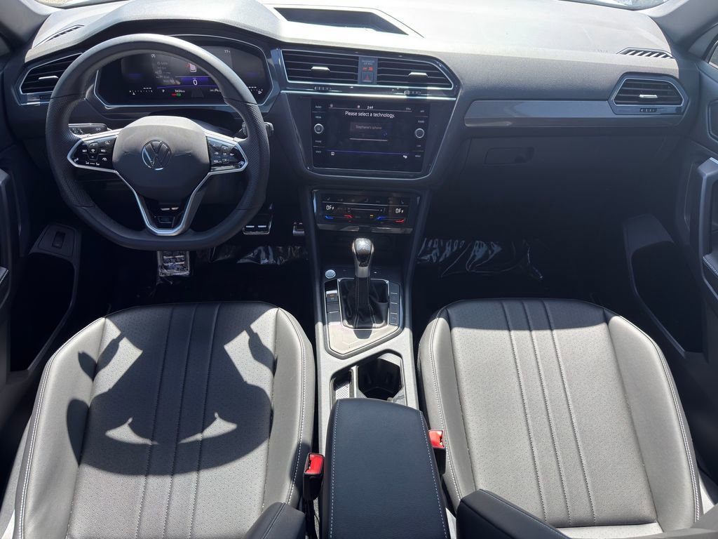 Used 2024 Volkswagen Tiguan SE R-Line image 28