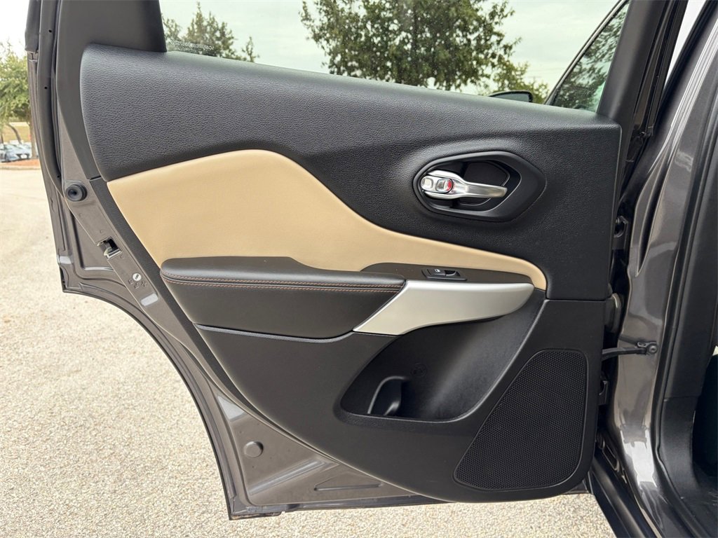 Used 2018 Jeep Cherokee Limited w/ Luxury Group image 26