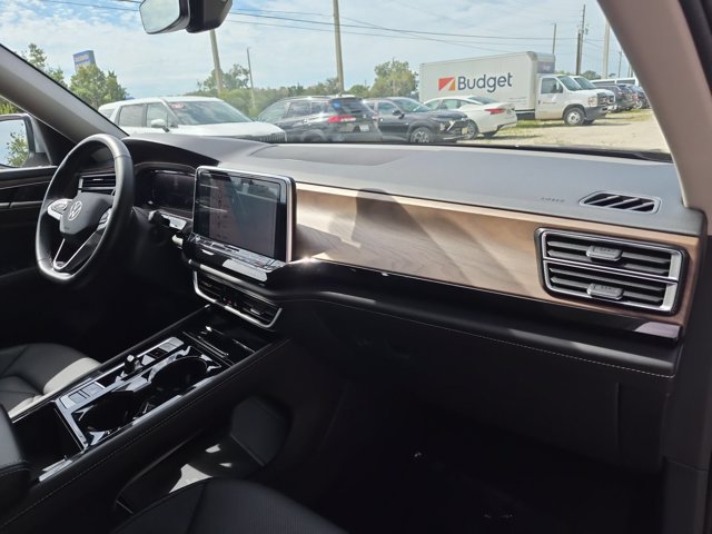 Used 2025 Volkswagen Atlas SE FWD image 29