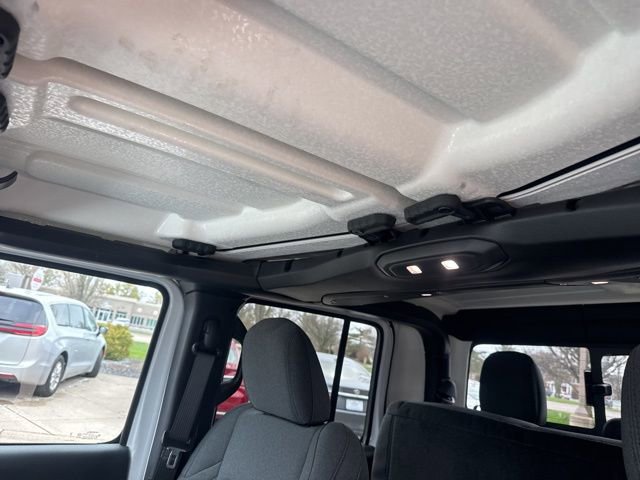 Used 2024 Jeep Gladiator Willys image 24