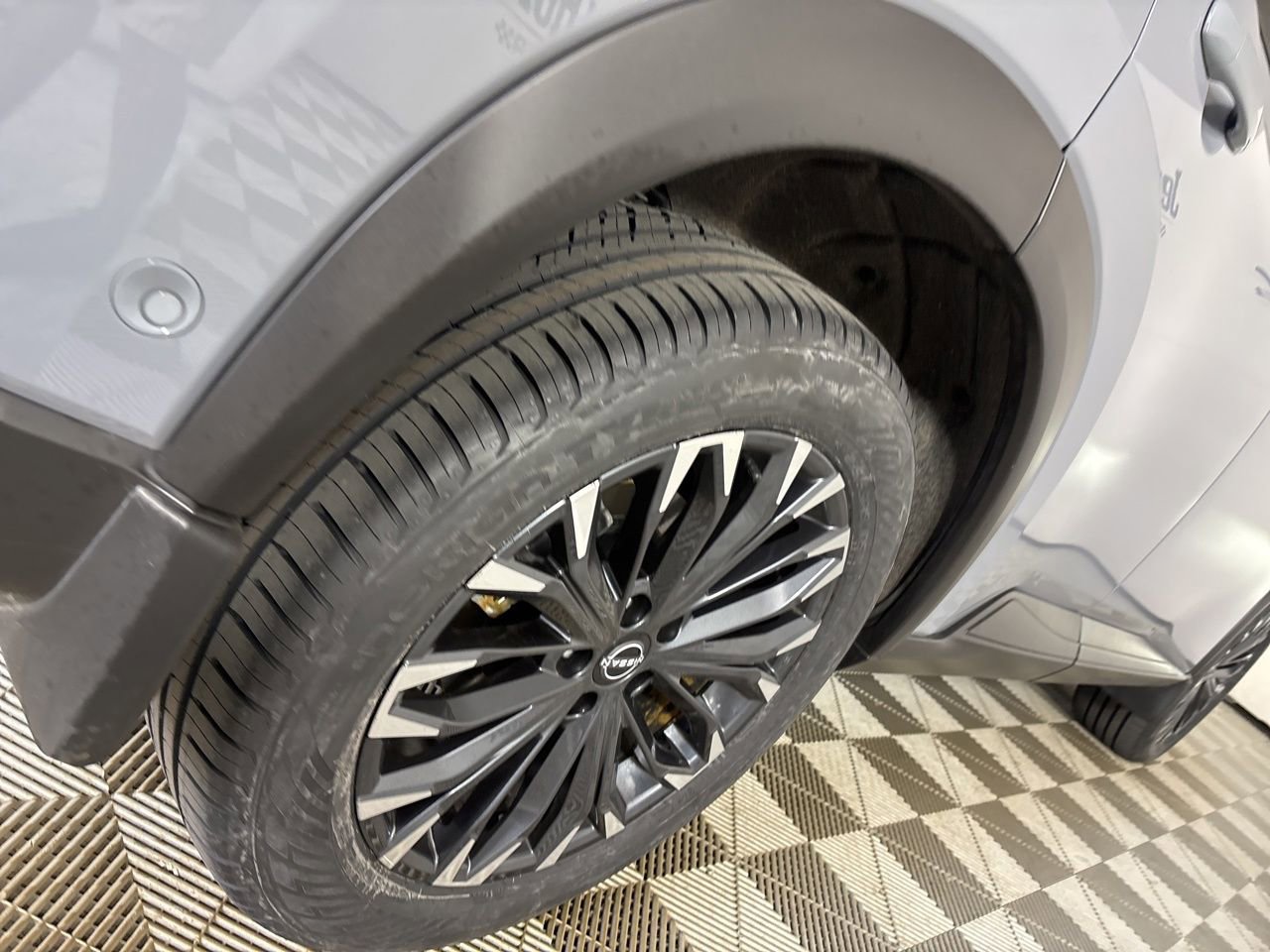 Used 2025 Nissan Rogue SL w/ Tech Package image 32