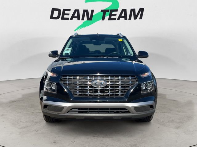 Used 2024 Hyundai Venue SEL FWD image 2