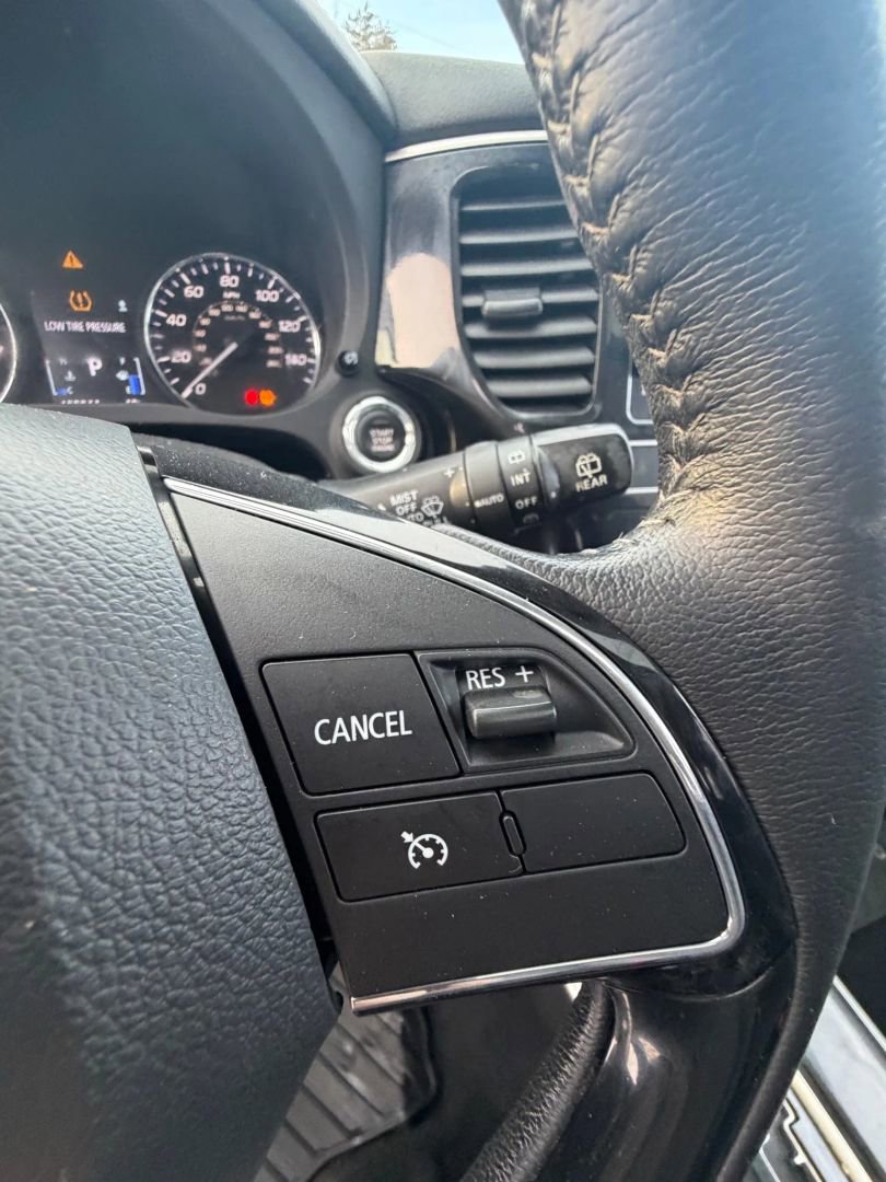 Used 2019 Mitsubishi Outlander SE image 21