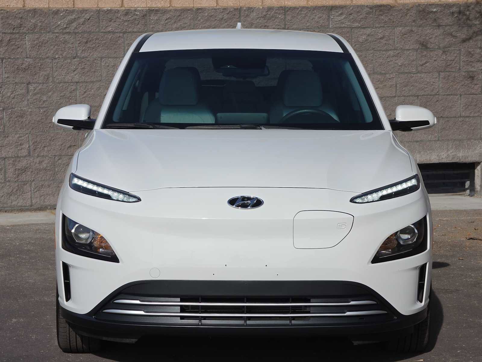 Used 2023 Hyundai Kona SE image 4