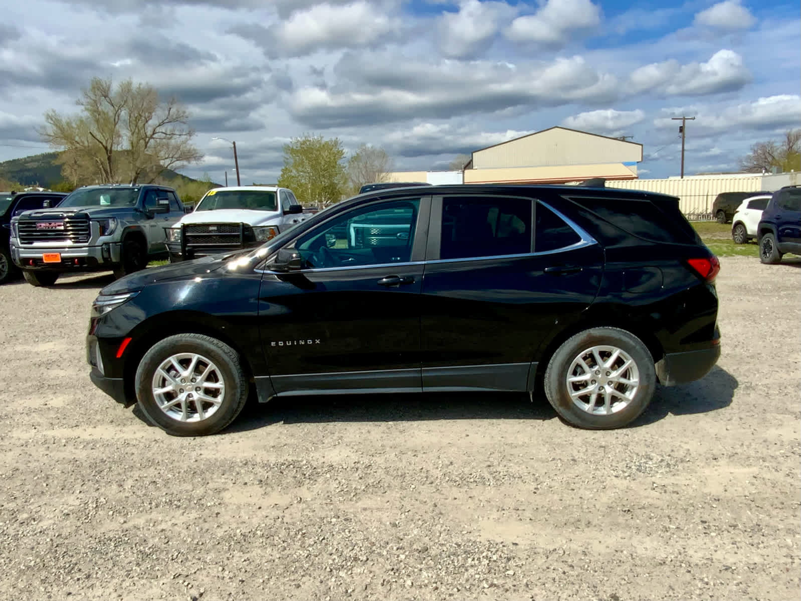 Used 2023 Chevrolet Equinox LT AWD/4WD image 2