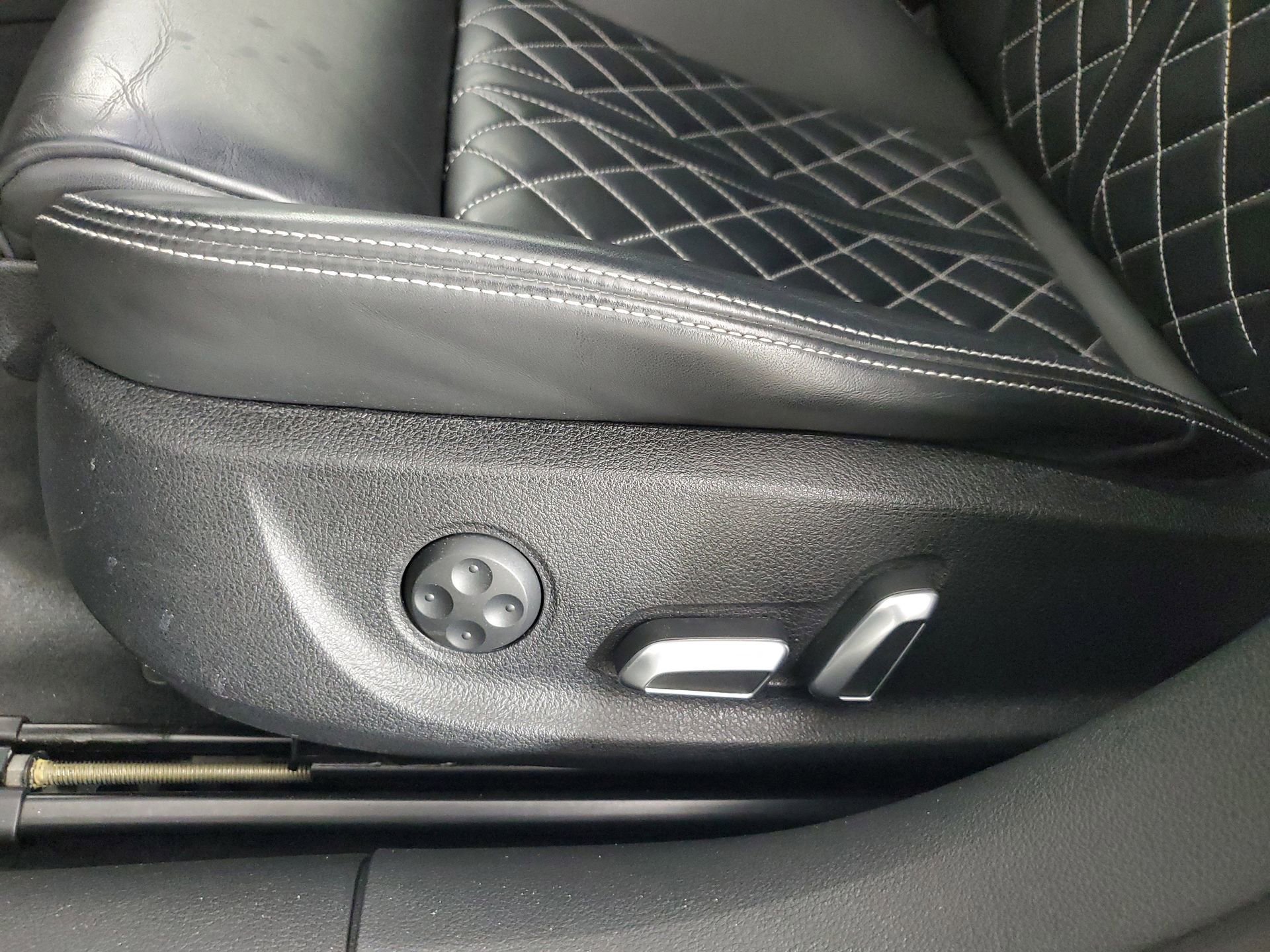 Used 2016 Audi S6 Prestige w/ Prestige Package image 29