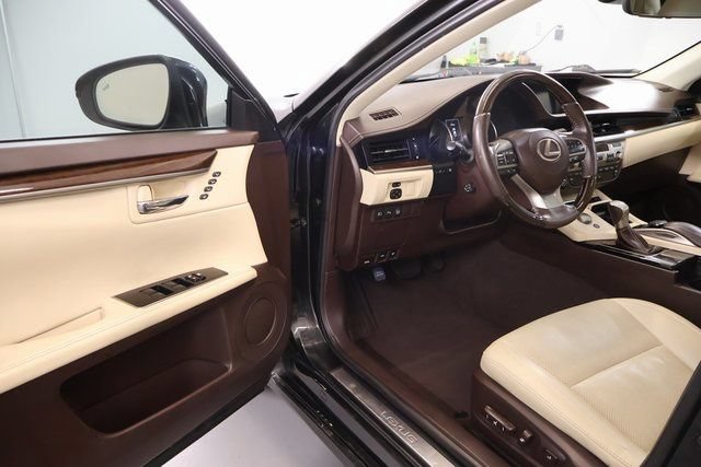 Used 2016 Lexus ES 350 w/ Navigation System Package FWD image 9