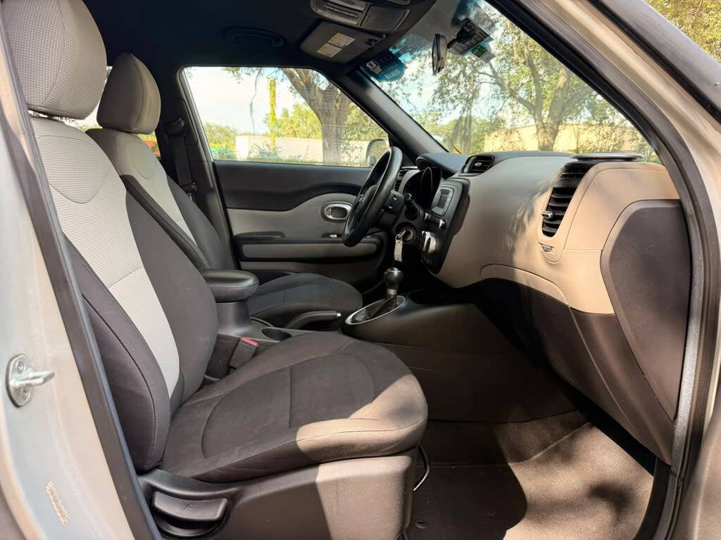 Used 2014 Kia Soul FWD image 11