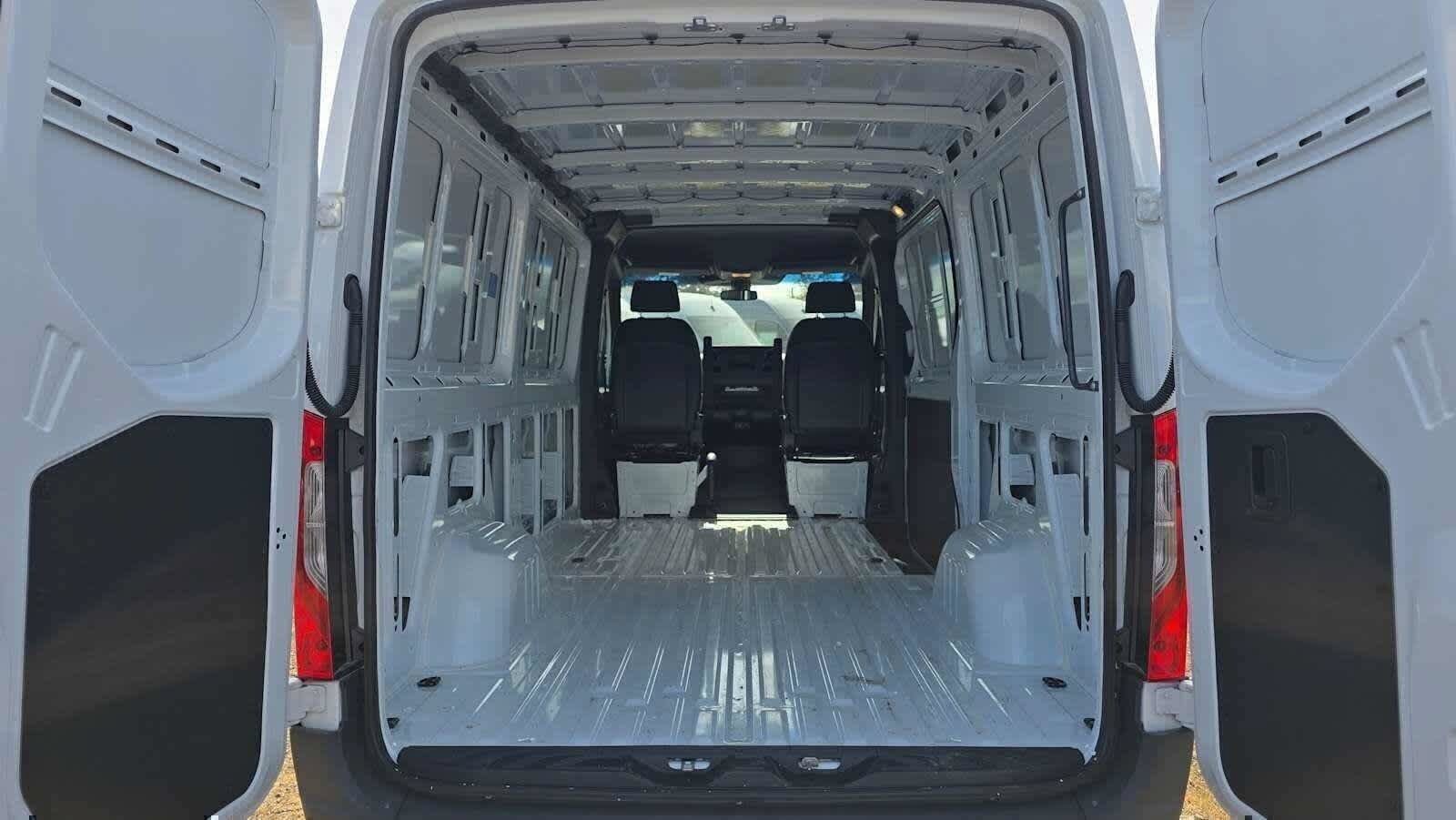 Used 2025 Mercedes-Benz Sprinter 2500 image 21