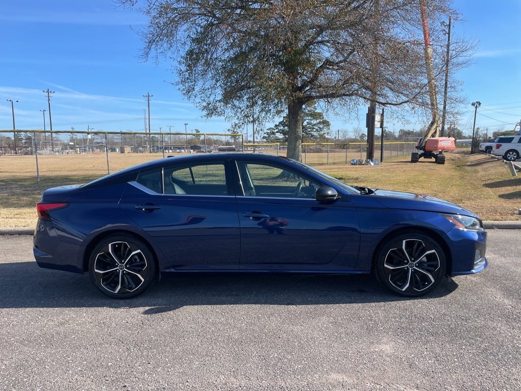 Used 2024 Nissan Altima 2.5 SR image 9