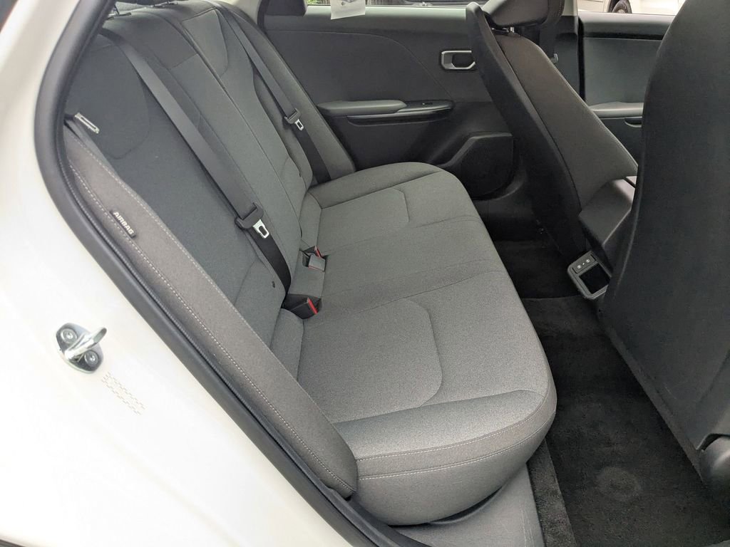Used 2025 Kia K4 LXS image 28